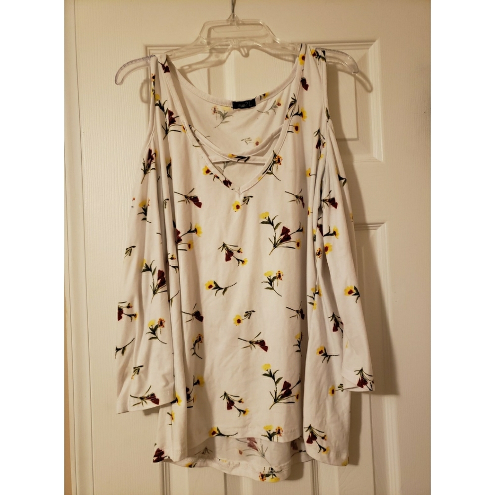 Open Shoulder Floral Top